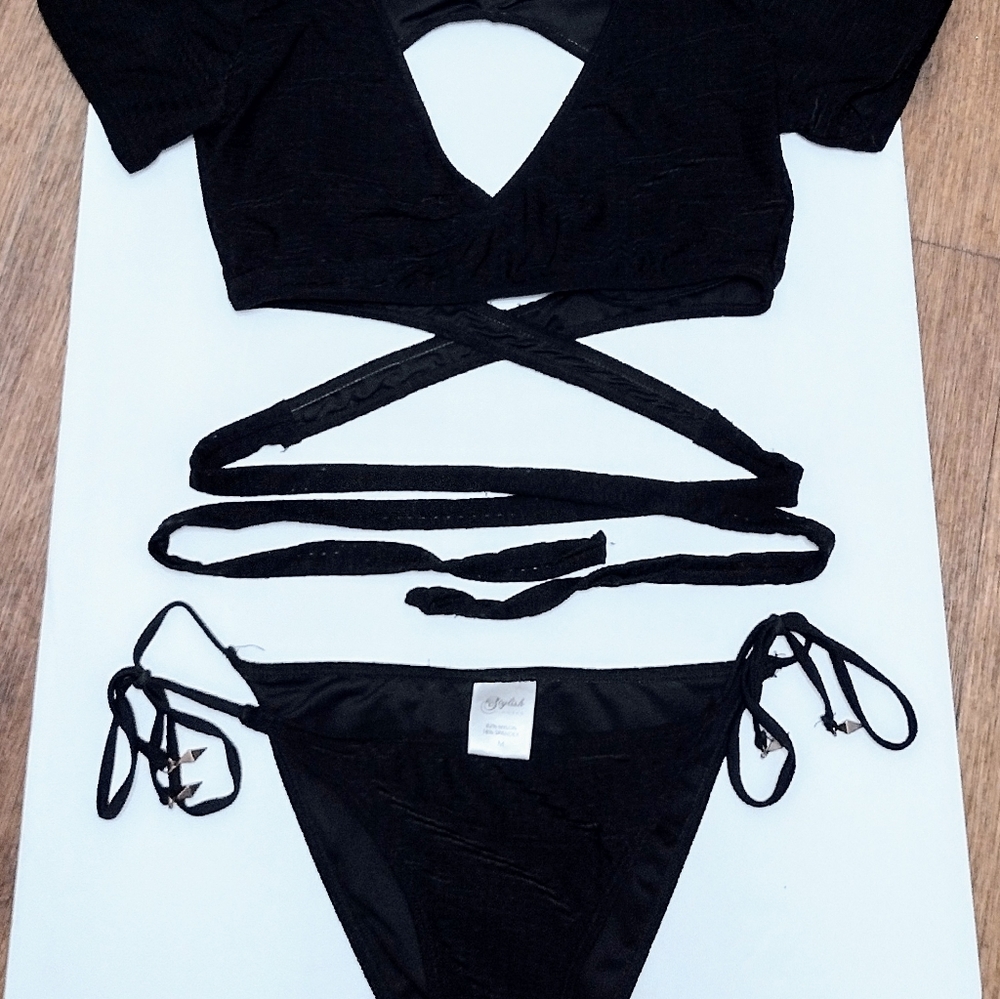 Stylish Swimwear Bikini Size Medium in Black